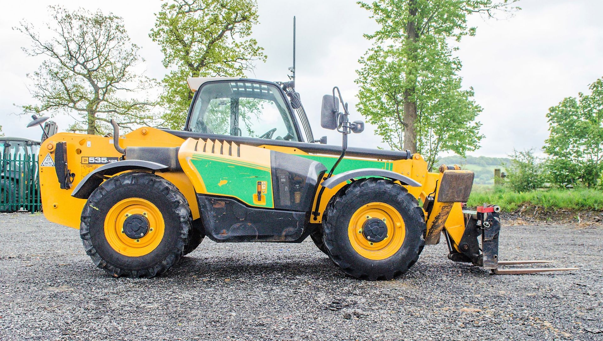 JCB 535-125 Hi-Viz 12.5 metre telescopic handler Year: 2014 S/N: 2340587 Recorded Hours: 2686 Reg: - Image 8 of 21