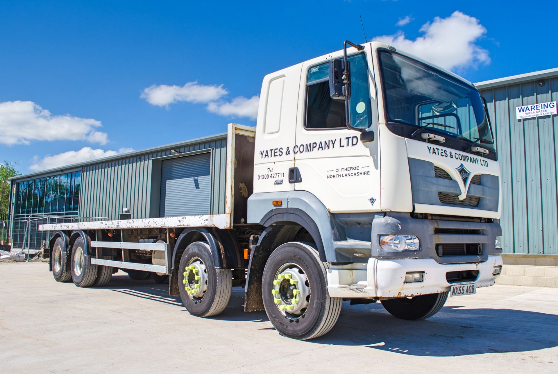 Foden 385 32 tonne 8 wheel flat bed lorry Registration Number: MX55 AOB Date of registration: 02/ - Image 2 of 17