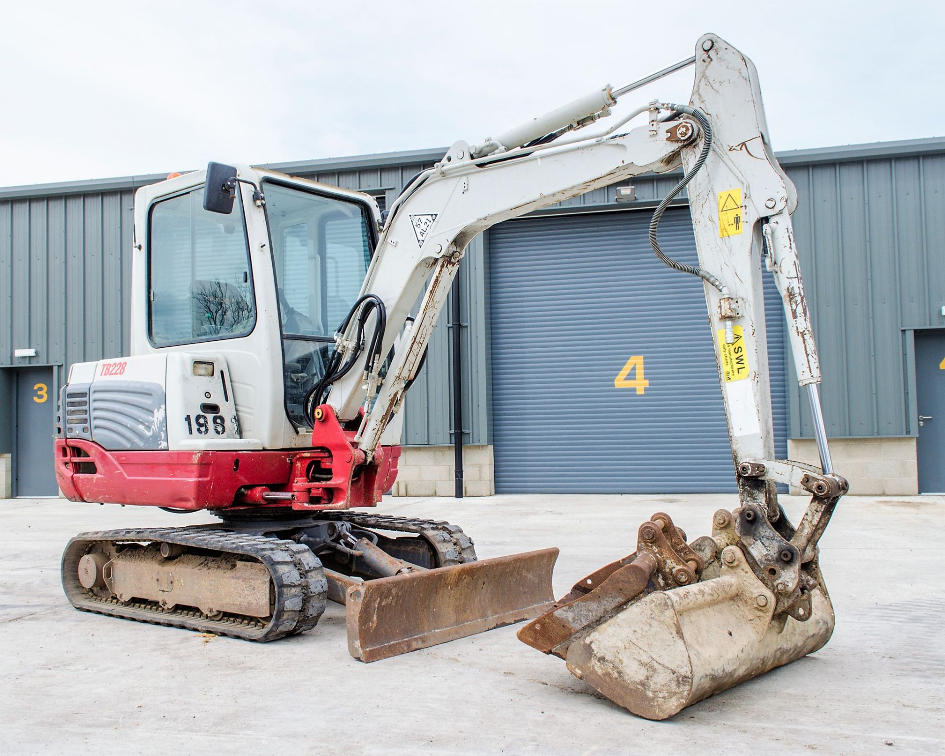 Takeuchi TB228 2.8 tonne rubber tracked mini excavator Year: 2015 S/N: 122804283 Recorded Hours: Not - Image 4 of 22