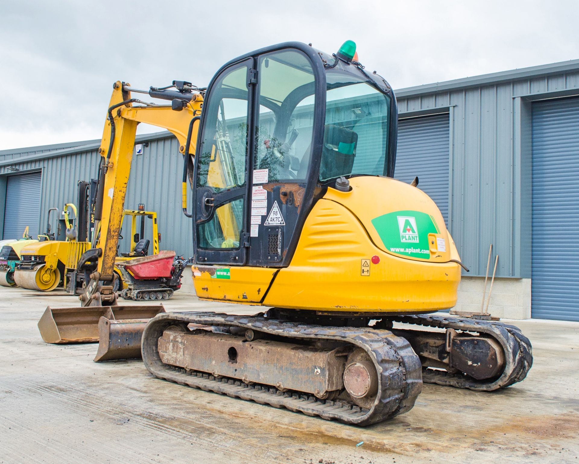 JCB 8055 RTS 5.5 tonne rubber tracked excavator Year: 2014 S/N: 2060738 Recorded Hours: 2689 - Image 3 of 21