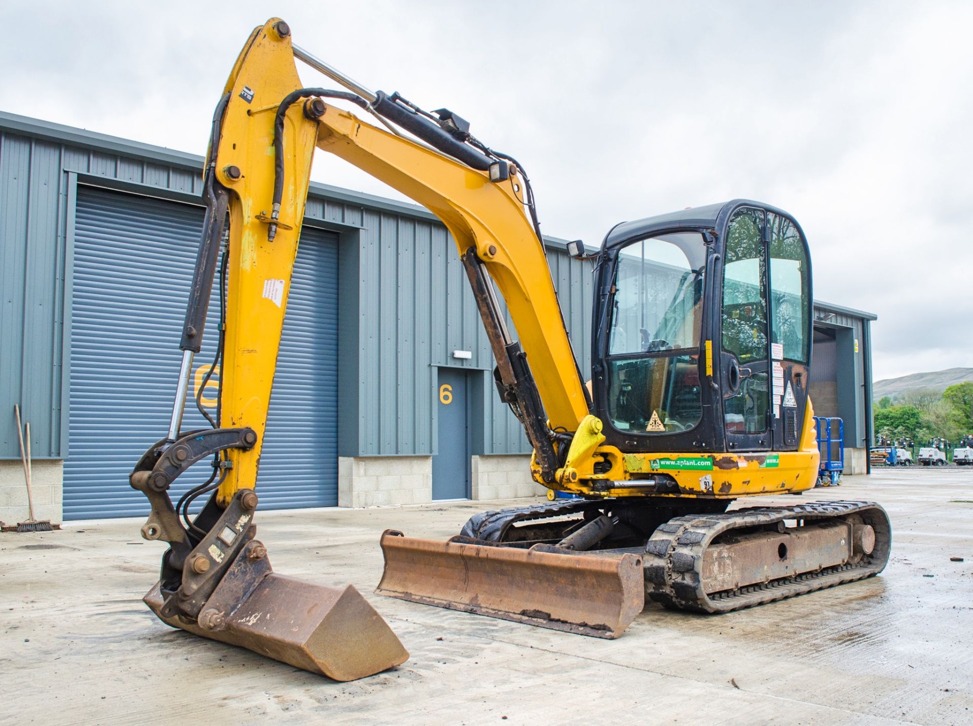 JCB 8055 RTS 5.5 tonne rubber tracked excavator Year: 2014 S/N: 2060738 Recorded Hours: 2689