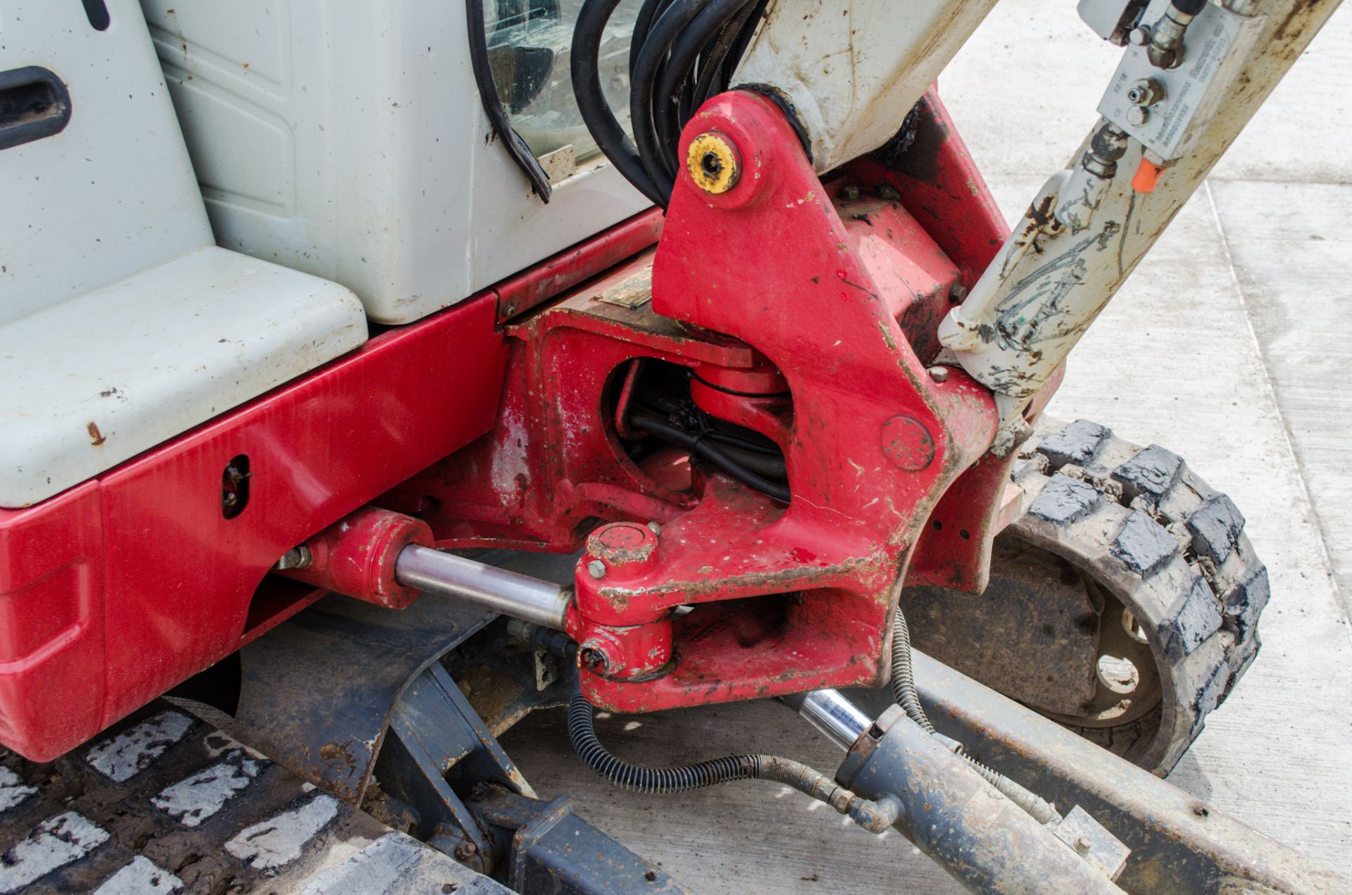 Takeuchi TB228 2.8 tonne rubber tracked mini excavator Year: 2015 S/N: 122804169 Recorded Hours: - Image 16 of 22