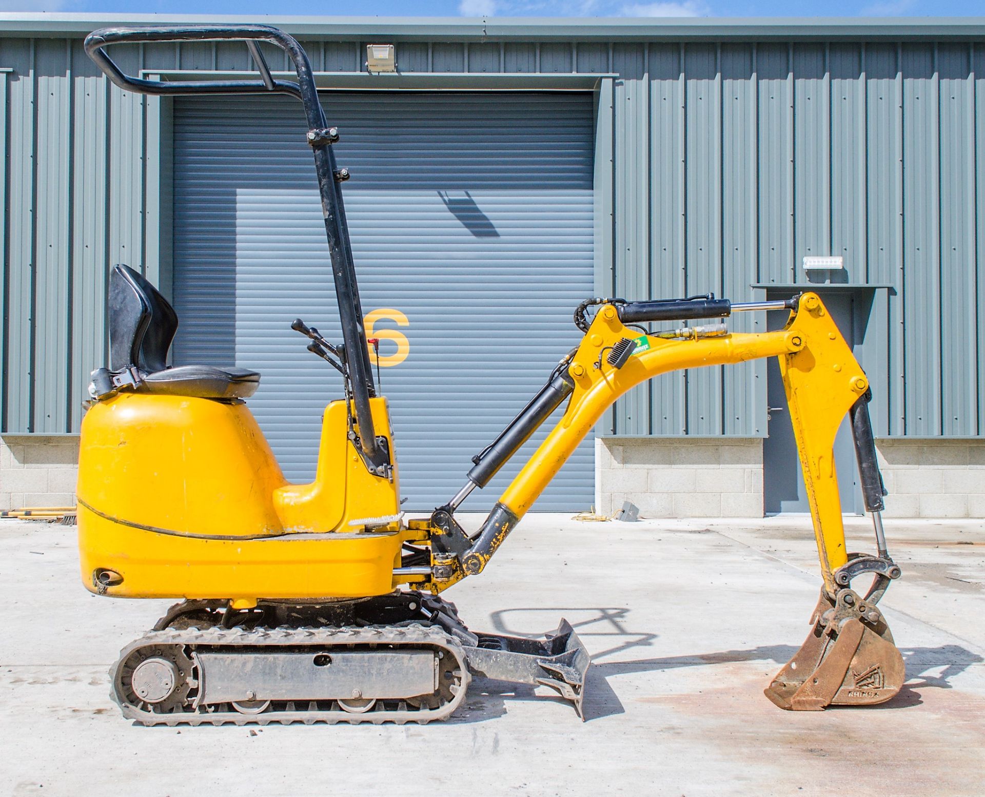 JCB 8008 0.8 tonne rubber tracked micro excavator Year: 2014 S/N: 2410611 Recorded Hours: 1309 - Image 8 of 18