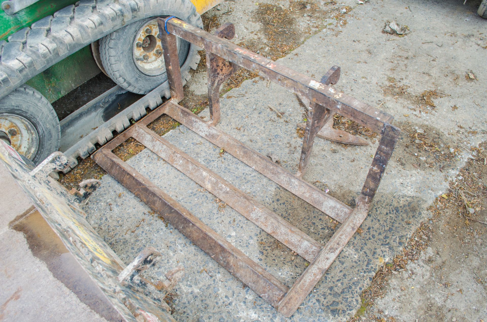 Kanga TK216 pedestrian operated petrol driven skid steer loader c/w rubber tracks, bucket, levelling - Image 15 of 15