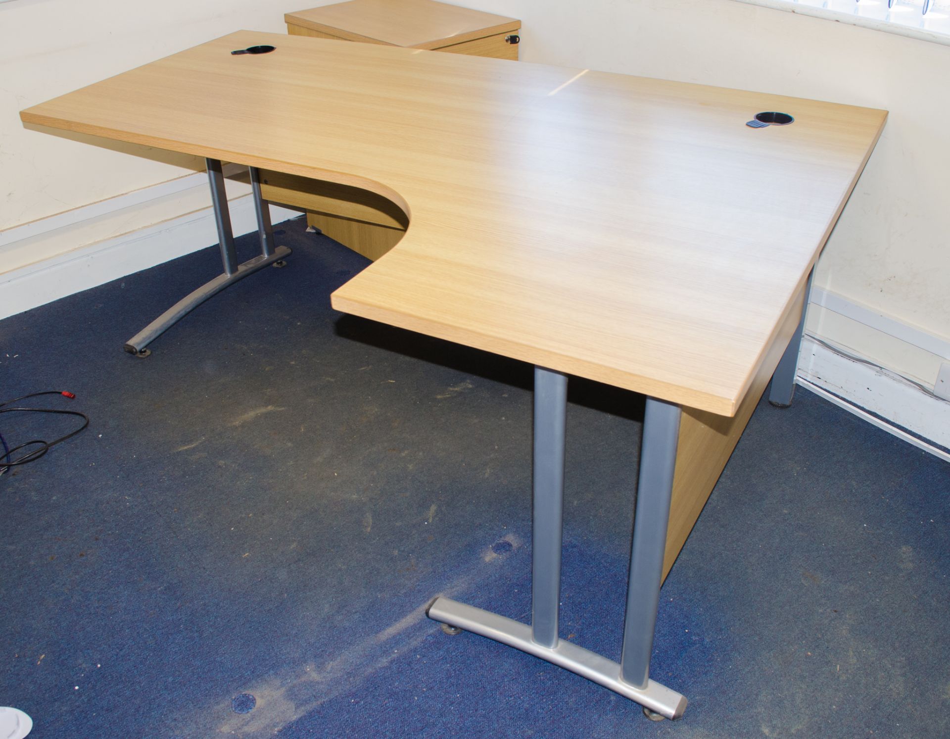 L-shaped ergonomic work station desk (Right handed) Dimensions: 180cm W, 120cm/80cm D, 70cm H