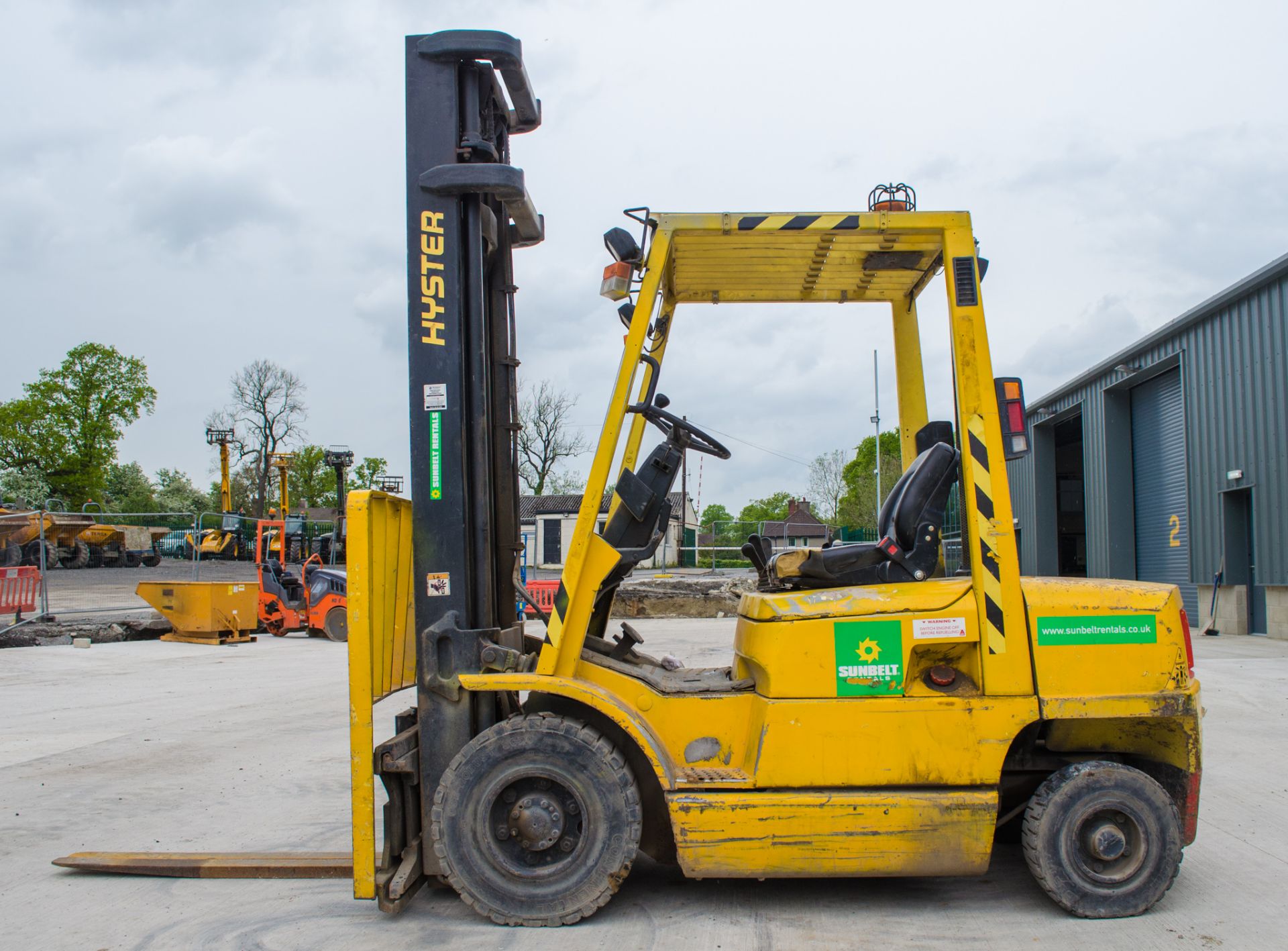 Hyster H2.50XM 2.5 tonne diesel fork lift truck Year: 1999 S/N: 13305W Recorded Hours: 13764 ** Fork - Image 7 of 13