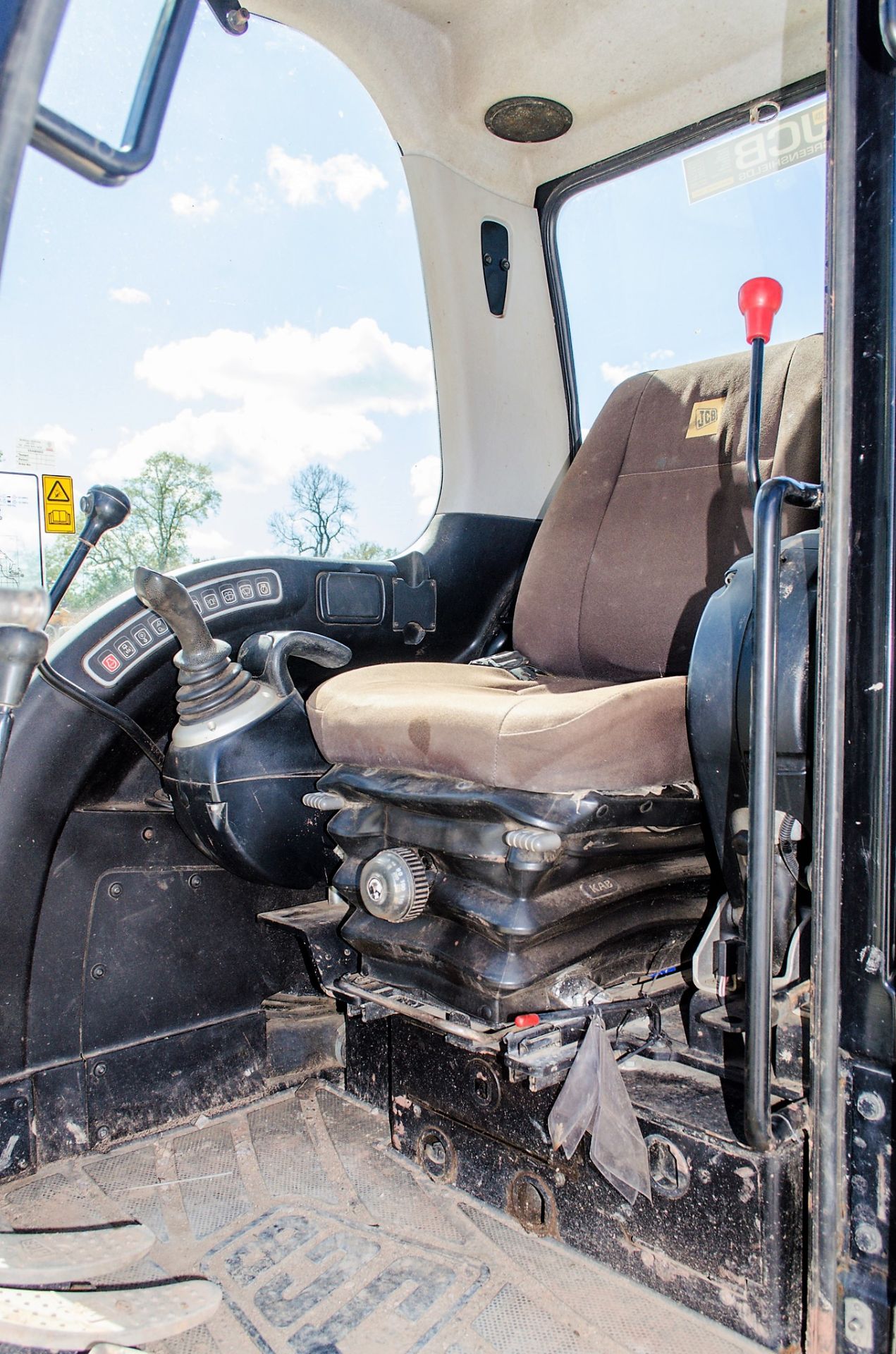 JCB 8085 Eco 8 tonne rubber tracked excavator Year: 2013 S/N: 1073098 Recorded Hours: 3492 blade, - Image 17 of 19