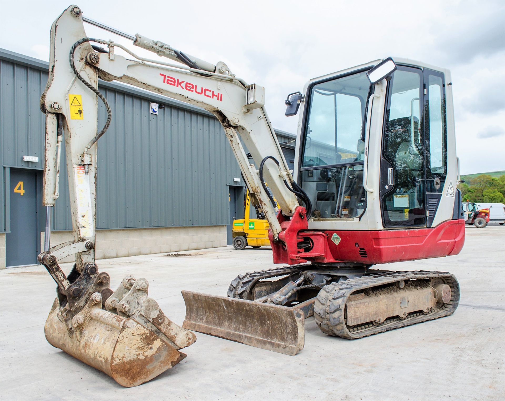 Takeuchi TB228 2.8 tonne rubber tracked mini excavator Year: 2015 S/N: 122804265 Recorded Hours: