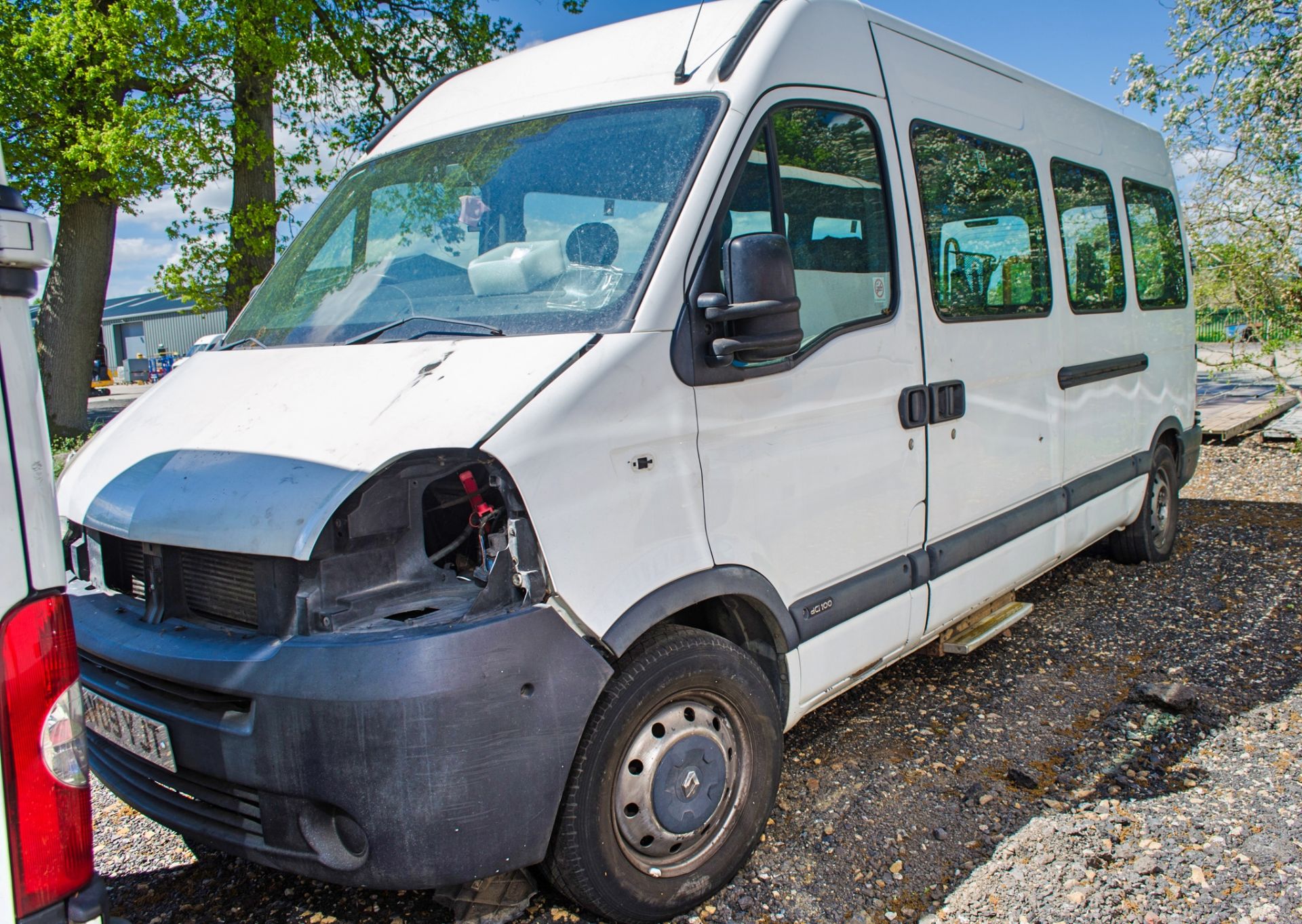 Renault Master LM35 DCi 100 minibus Registration Number: AV09 YJT Date of Registration: 32/07/2009