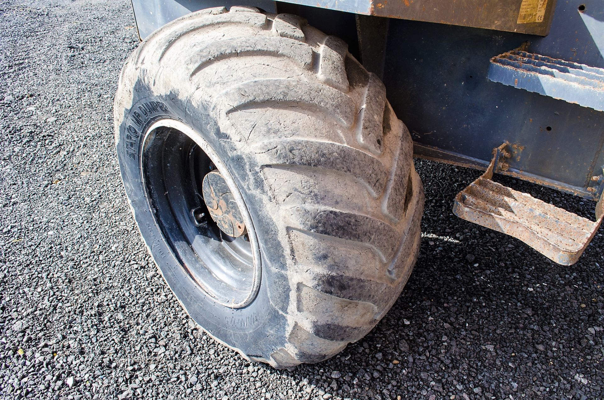 Terex 9 tonne straight skip dumper Year: 2011 S/N: BBMV2940 Recorded Hours: Not displayed D1465 - Image 12 of 21