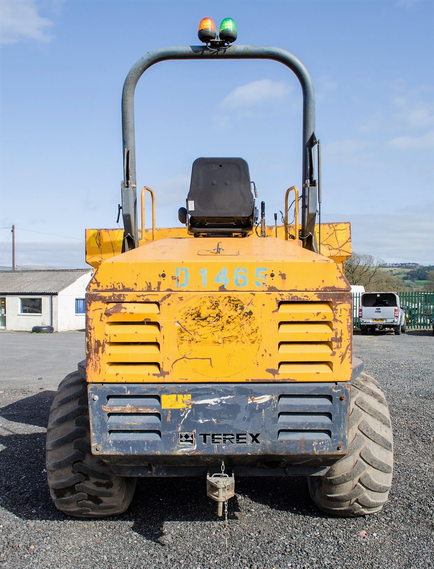 Terex 9 tonne straight skip dumper Year: 2011 S/N: BBMV2940 Recorded Hours: Not displayed D1465 - Image 6 of 21