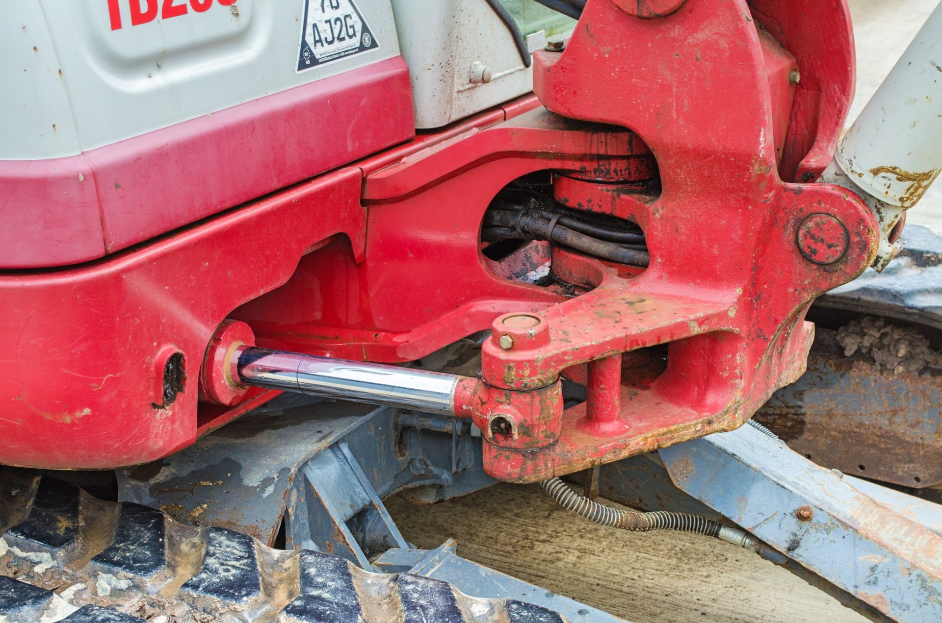 Takeuchi TB260 6 tonne rubber tracked excavator Year: 2014 S/N: 126000397 Recorded Hours: 3886 - Image 12 of 15