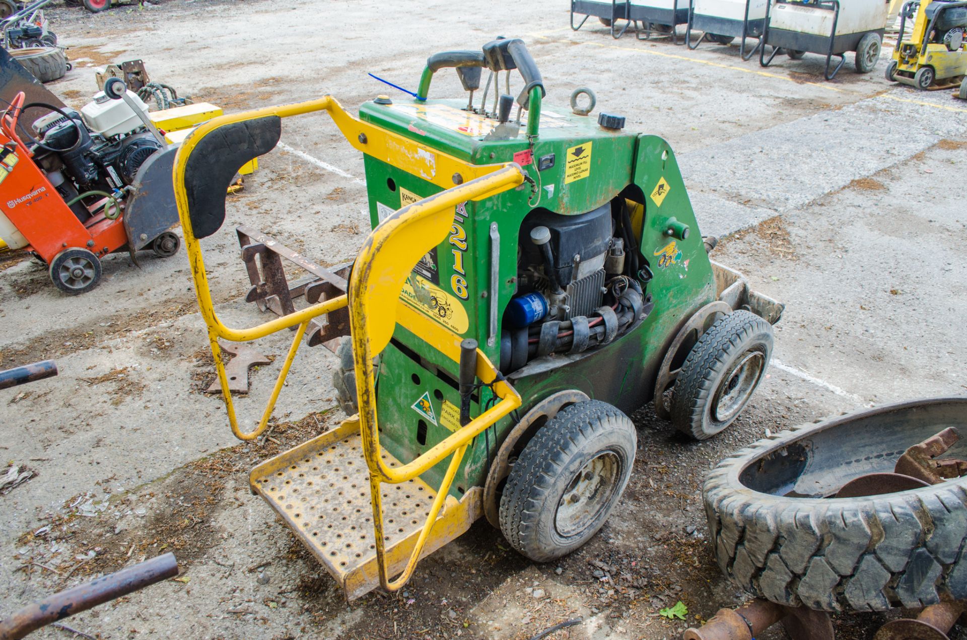 Kanga TK216 pedestrian operated petrol driven skid steer loader c/w rubber tracks, bucket, levelling - Image 4 of 15