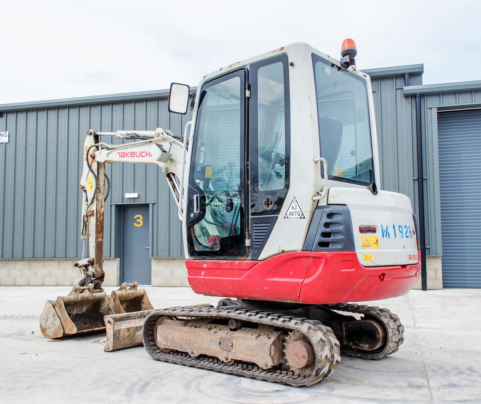 Takeuchi TB228 2.8 tonne rubber tracked mini excavator Year: 2015 S/N: 122804168 Recorded Hours: - Image 6 of 21