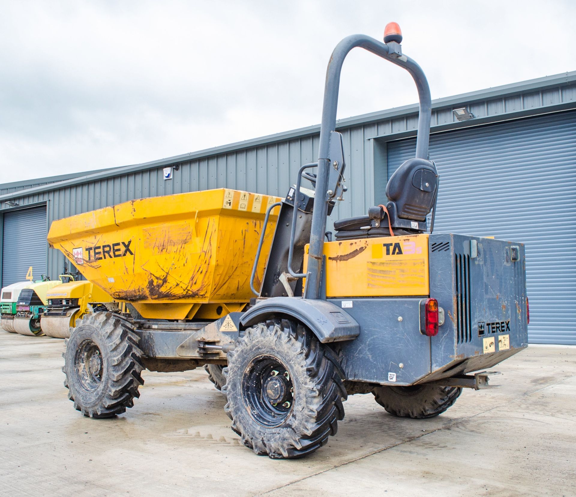 Terex TA3s 3 tonne swivel skip dumper Year: 2014 S/N: EE4PB5518 Recorded Hours: 981 A635089 - Image 3 of 20