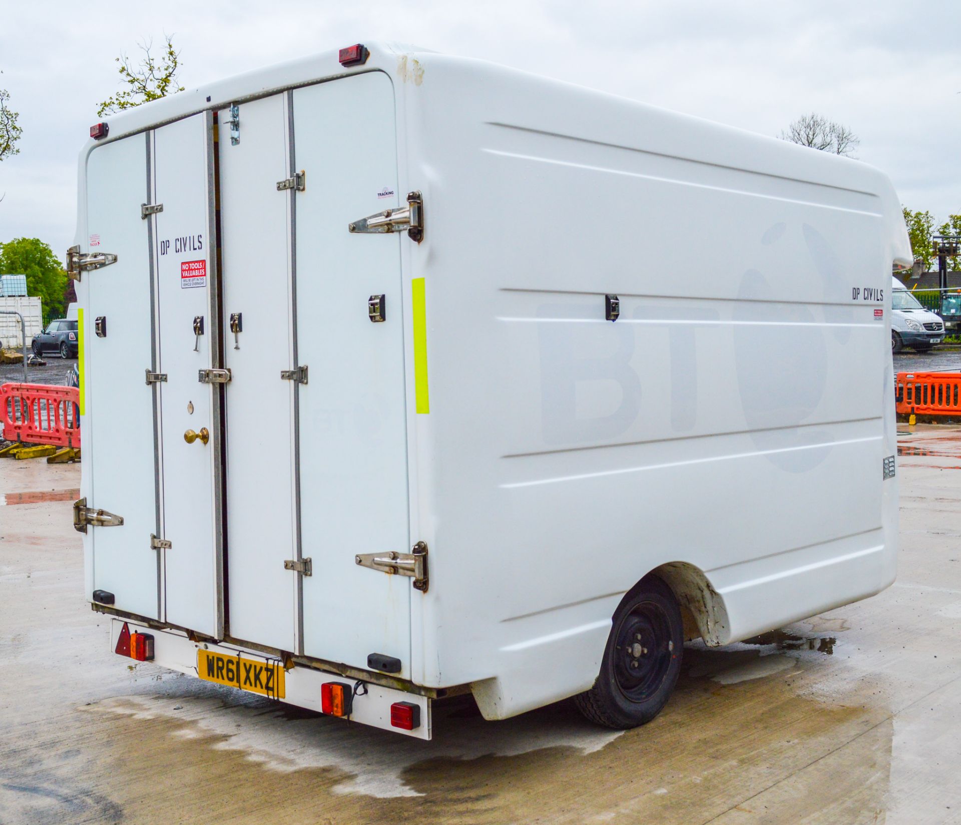 Mobile welfare unit Comprising of: Canteen and cooking area and gas bottle storage compartment c/ - Image 2 of 10