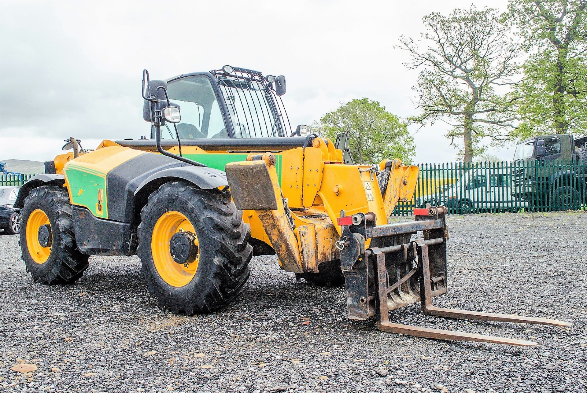 JCB 535-125 Hi-Viz 12.5 metre telescopic handler Year: 2014 S/N: 2340587 Recorded Hours: 2686 Reg: - Image 2 of 21