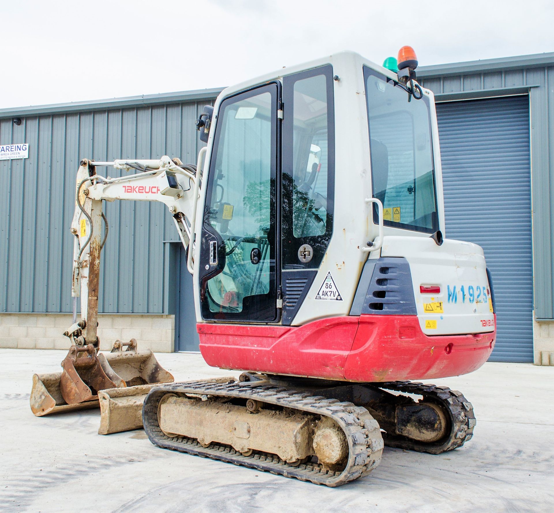 Takeuchi TB228 2.8 tonne rubber tracked mini excavator Year: 2015 S/N: 122804180 Recorded Hours: - Image 6 of 22