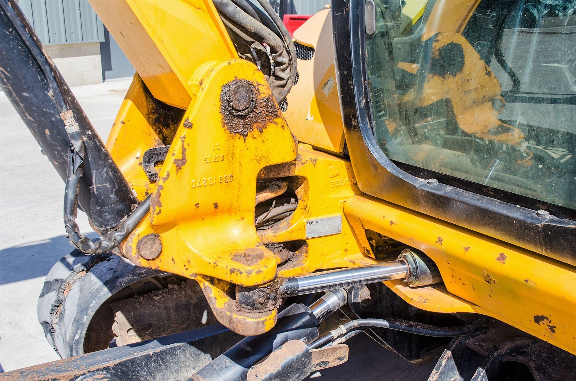 JCB 8085 Eco 8 tonne rubber tracked excavator Year: 2013 S/N: 1073098 Recorded Hours: 3492 blade, - Image 12 of 19