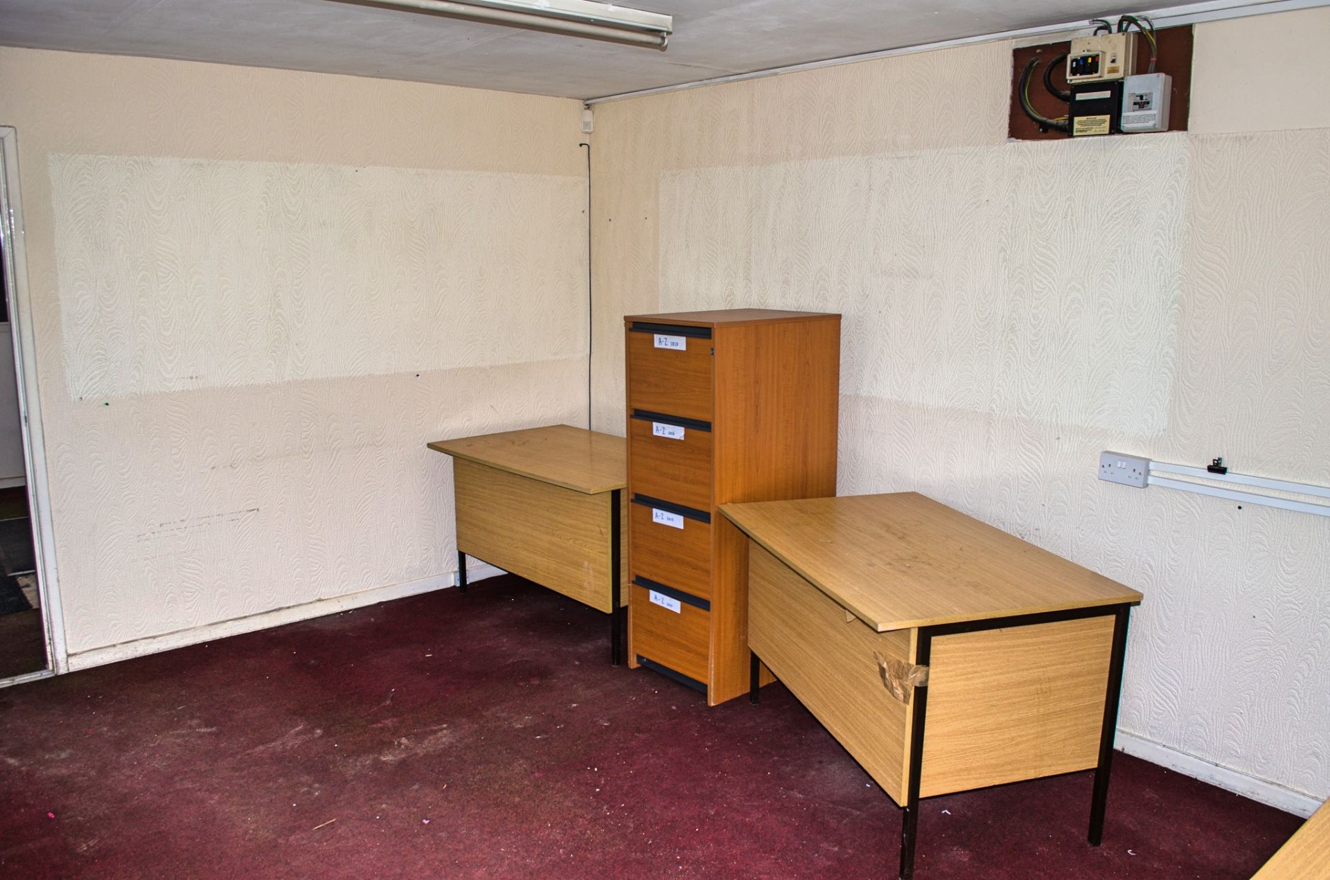 32ft x 10ft jack leg site office unit Comprising of: lobby area & 2 offices - Image 10 of 10