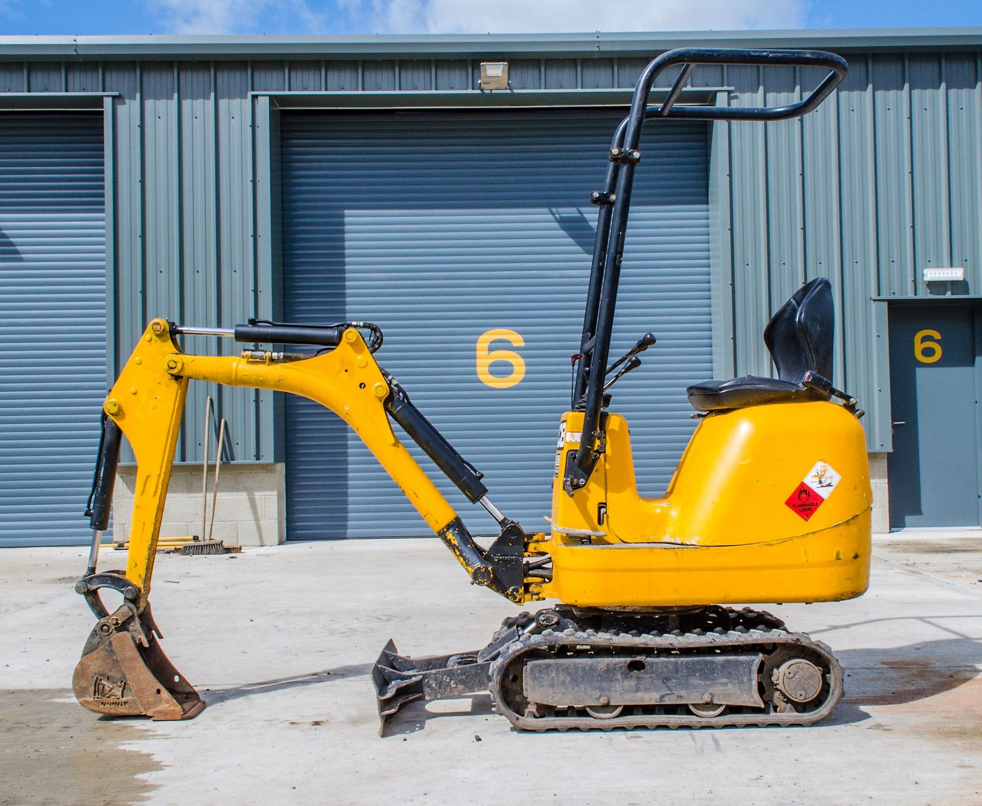 JCB 8008 0.8 tonne rubber tracked micro excavator Year: 2014 S/N: 2410611 Recorded Hours: 1309 - Image 7 of 18