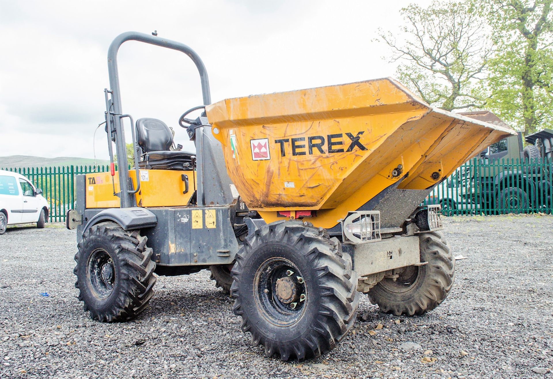 Terex TA3s 3 tonne swivel skip dumper Year: 2014 S/N: Recorded Hours: 1199 A644686 - Image 2 of 19