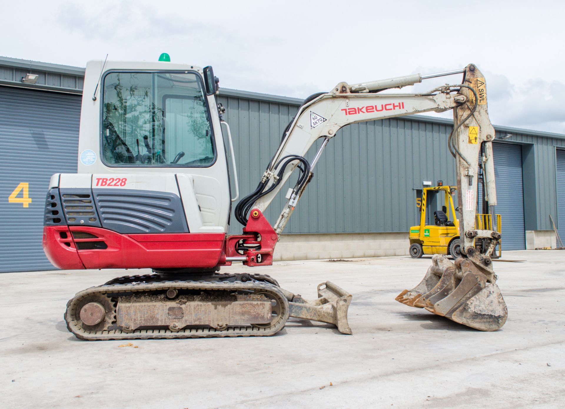 Takeuchi TB228 2.8 tonne rubber tracked mini excavator Year: 2015 S/N: 122804169 Recorded Hours: - Image 11 of 22