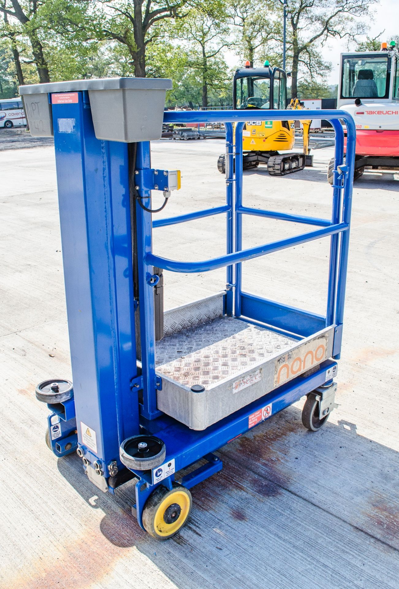 Power Tower Nano battery electric push around access platform NPT142 - Image 2 of 5