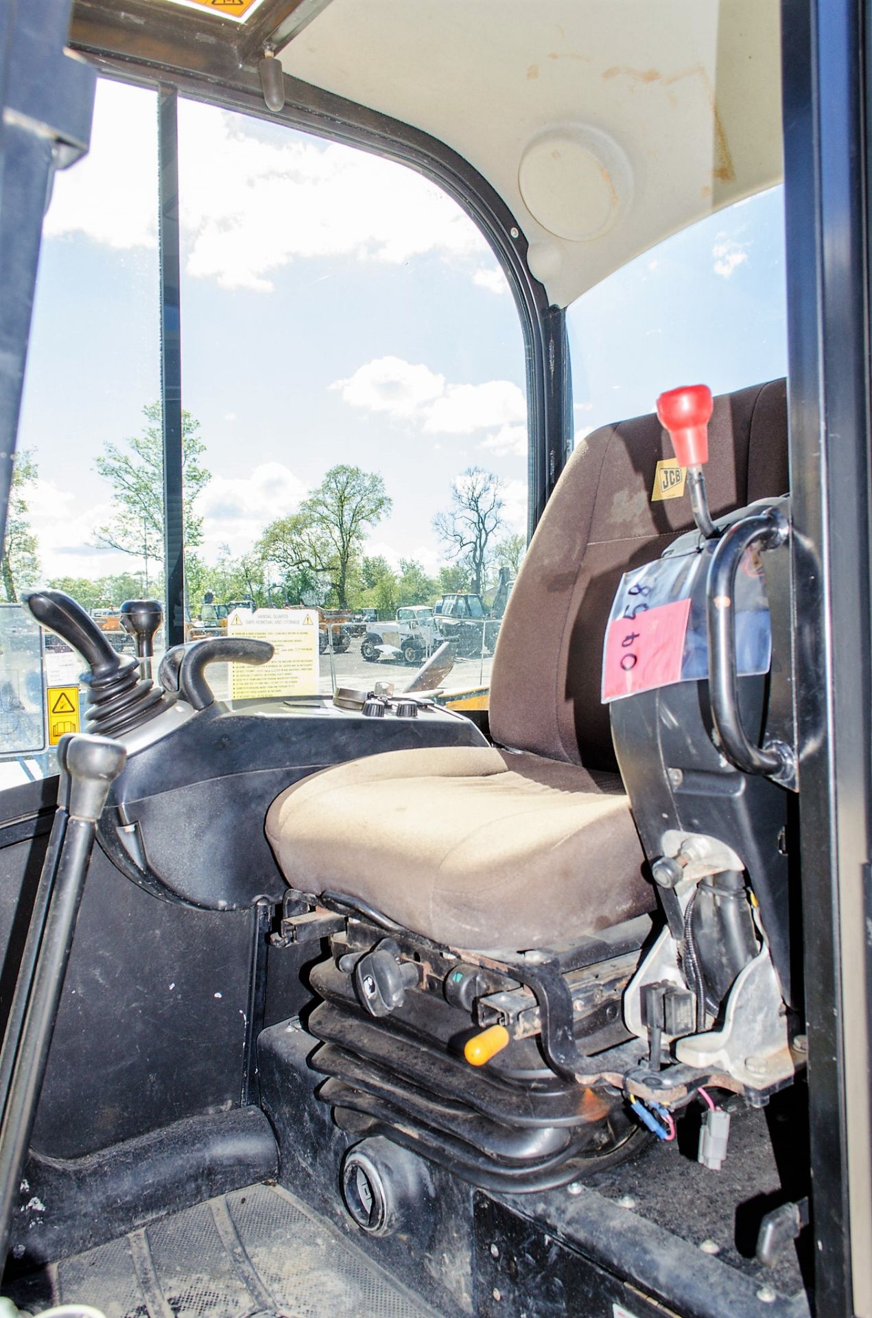 JCB 8065 RTS 6.5 tonne rubber tracked excavator Year: 2013 S/N: 1538590 Recorded Hours: 2556 - Image 18 of 20