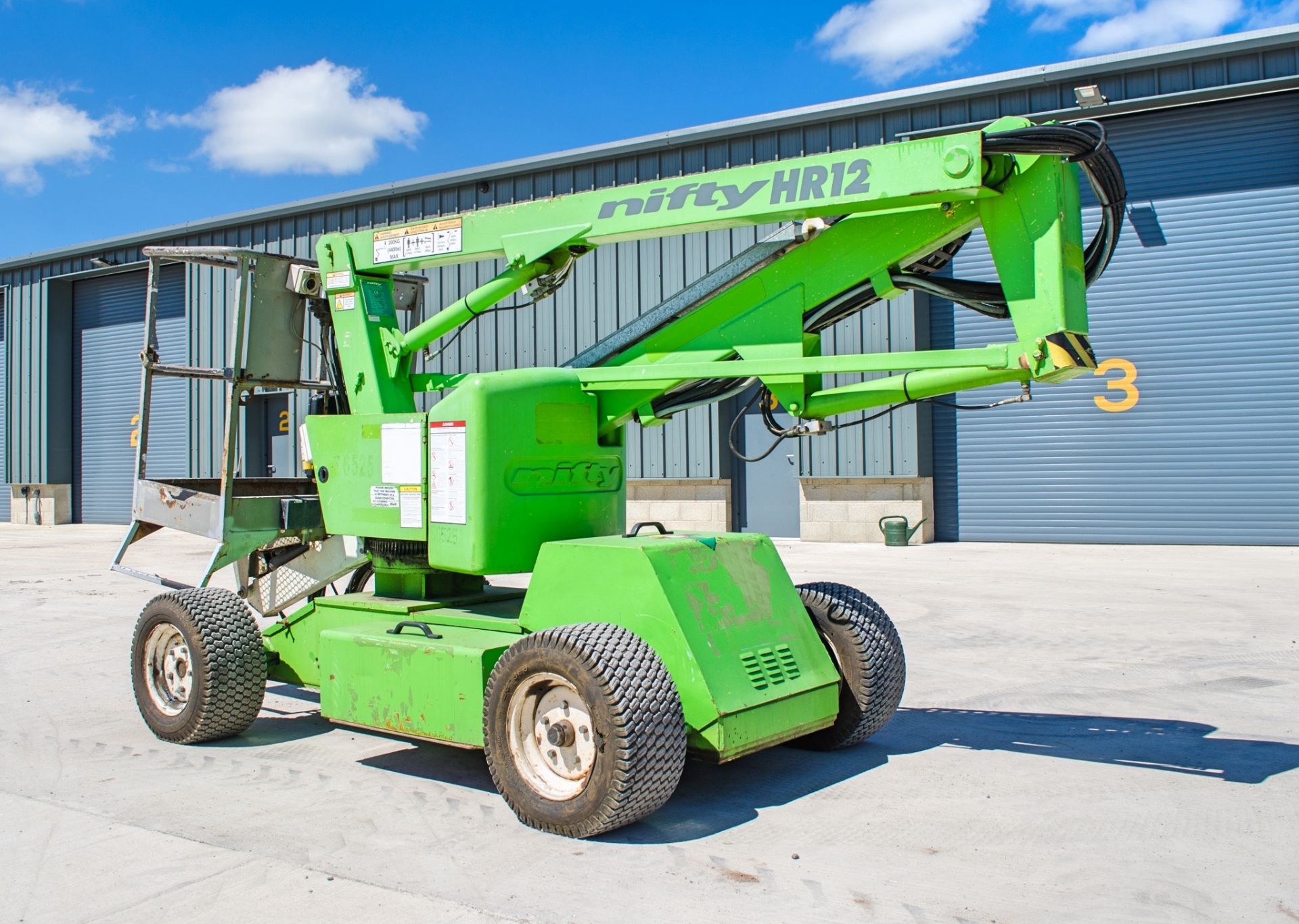 Nifty HR12 battery electric/diesel articulated boom lift access platform Year: 2007 S/N: 16530 SHC - Image 3 of 16