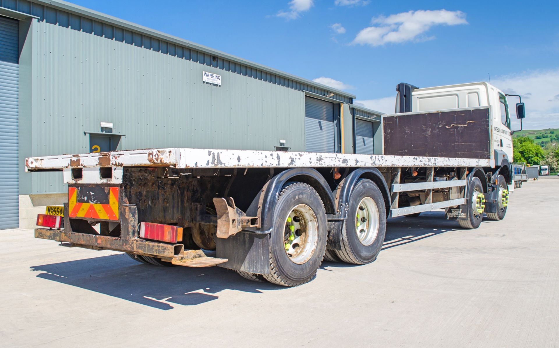 Foden 385 32 tonne 8 wheel flat bed lorry Registration Number: MX55 AOB Date of registration: 02/ - Image 4 of 17