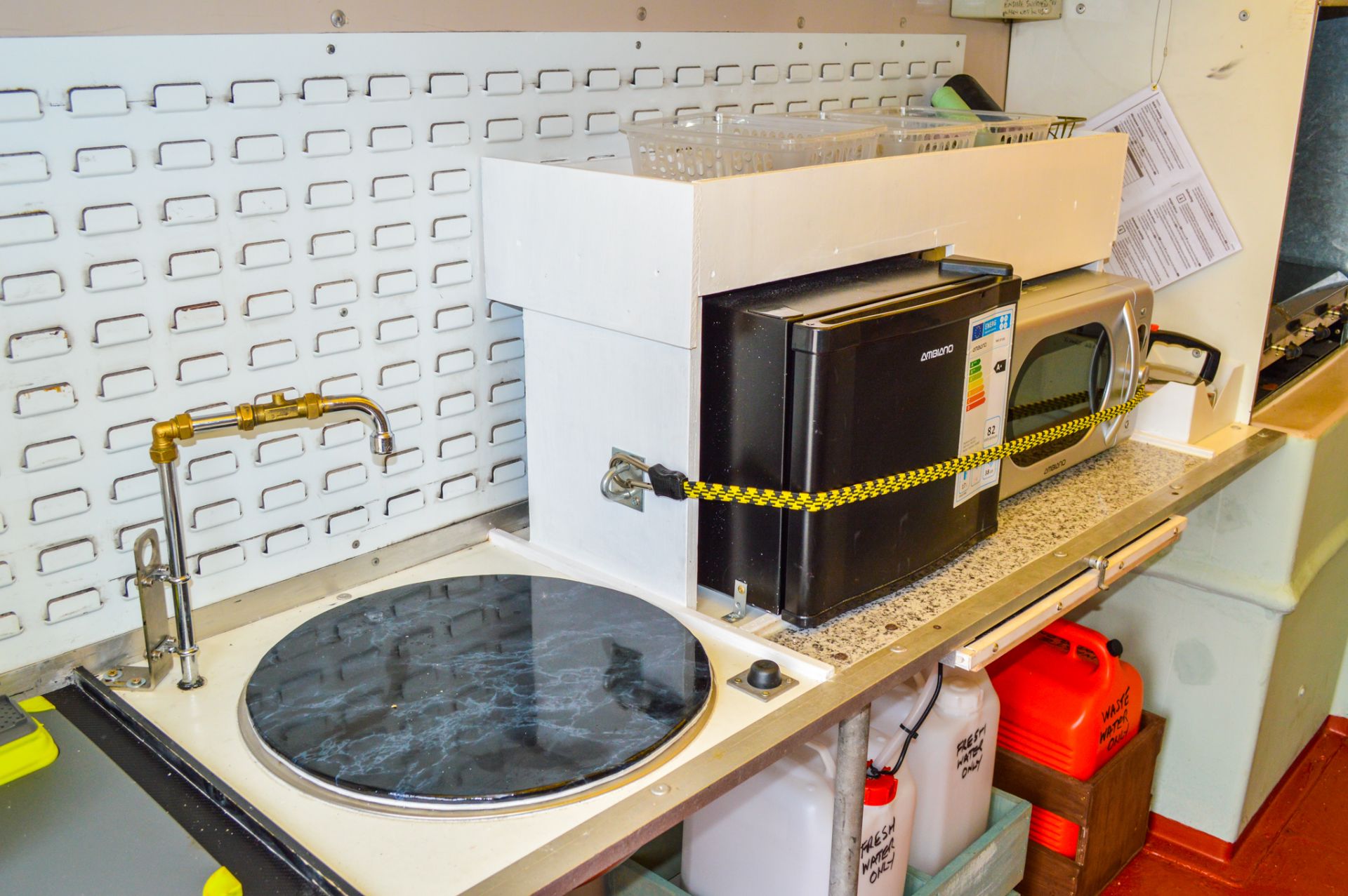 Mobile welfare unit Comprising of: Canteen and cooking area and gas bottle storage compartment c/ - Image 6 of 10