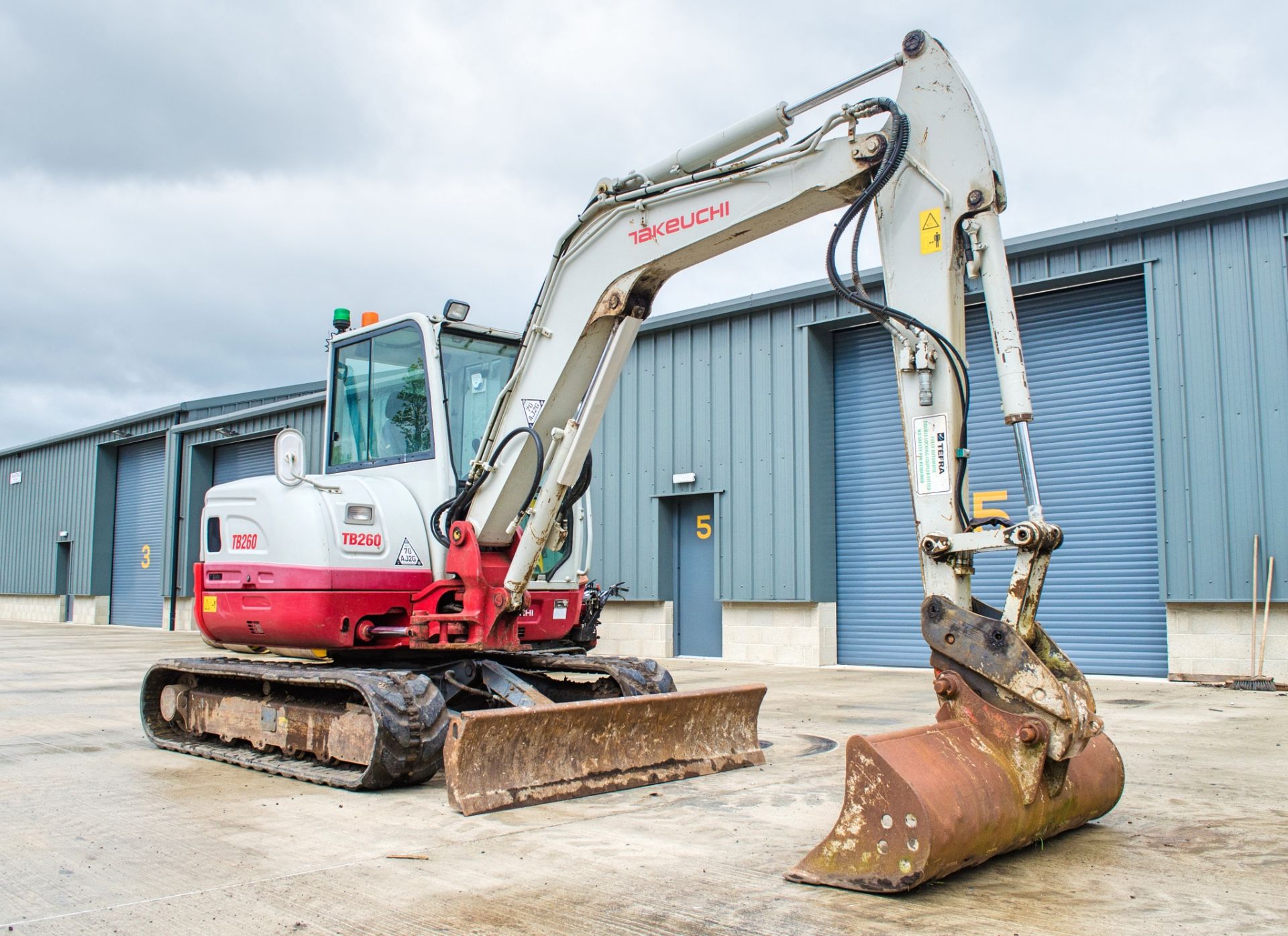 Takeuchi TB260 6 tonne rubber tracked excavator Year: 2014 S/N: 126000397 Recorded Hours: 3886 - Image 2 of 15