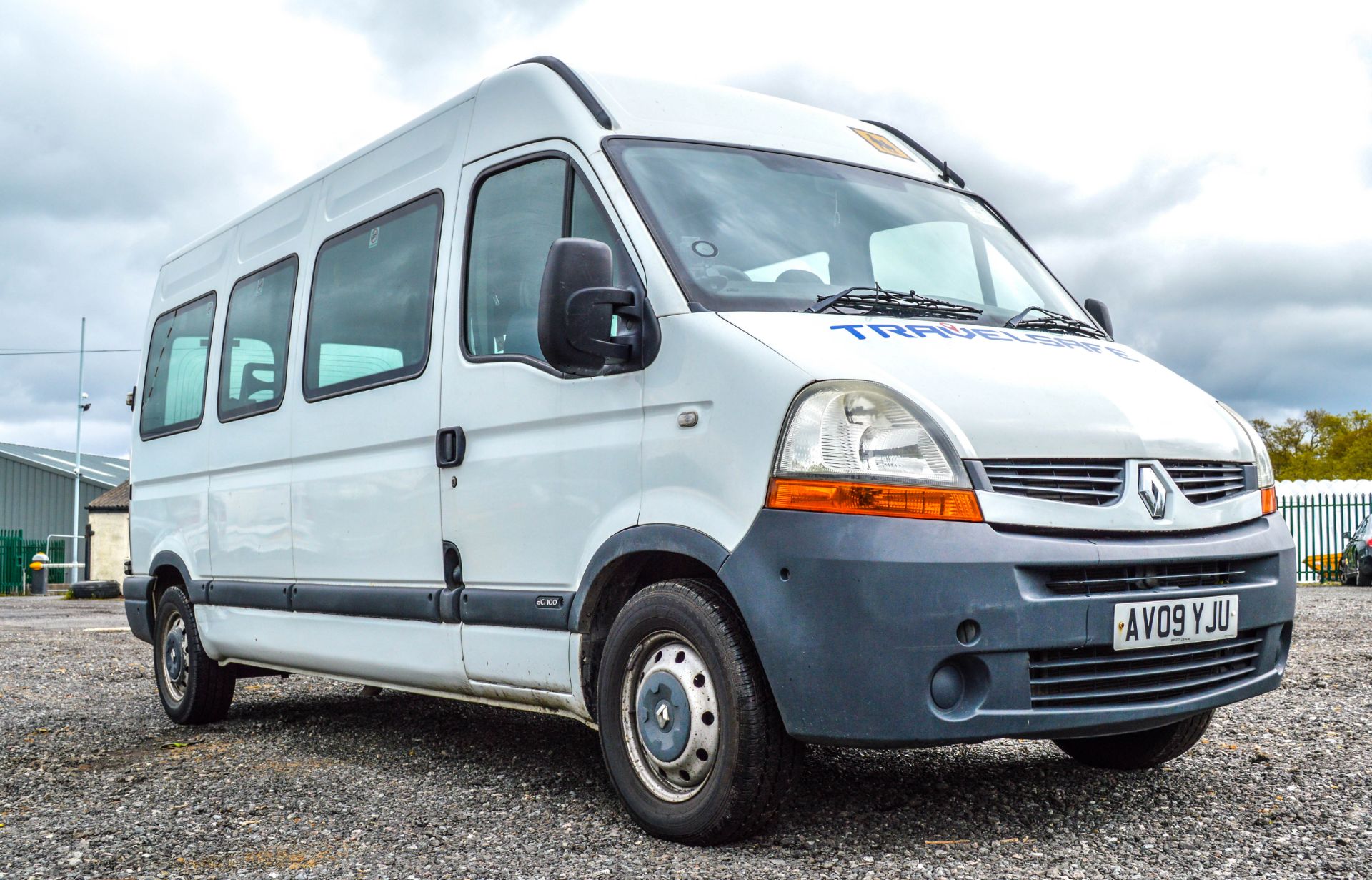 Renault Master LM35 DCI 100 mini bus Reg No: AV09 YJU Date of First Registration: 31/07/2009 MOT - Image 2 of 26