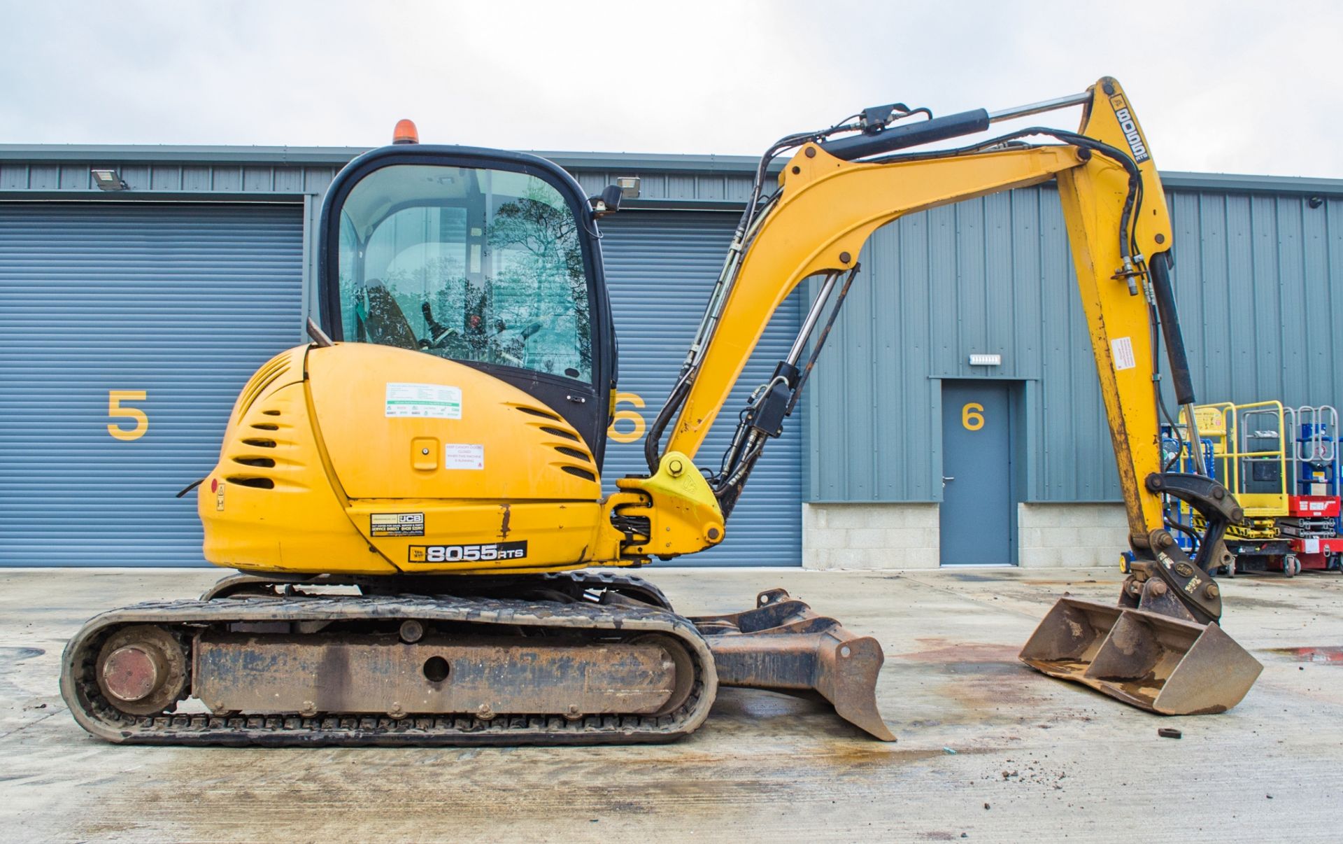 JCB 8055 RTS 5.5 tonne rubber tracked excavator Year: 2014 S/N: 2060738 Recorded Hours: 2689 - Image 8 of 21