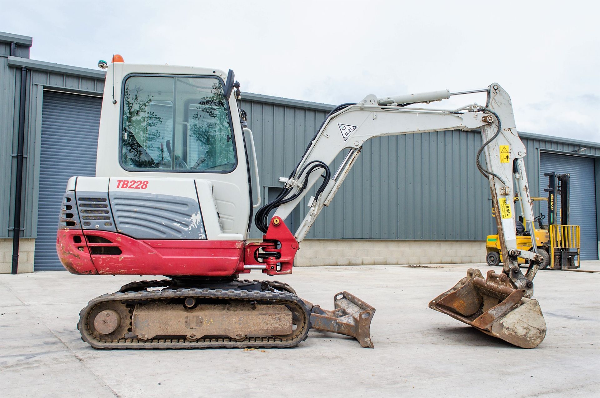 Takeuchi TB228 2.8 tonne rubber tracked mini excavator Year: 2015 S/N: 122804283 Recorded Hours: Not - Image 11 of 22