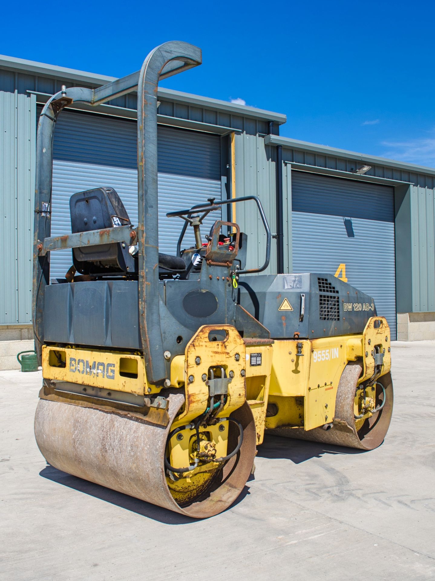 Bomag BW120 AD-3 double drum ride on roller Year: 2000 S/N: 515453 Recorded Hours: 713 SHC 9555/IN - Image 4 of 14