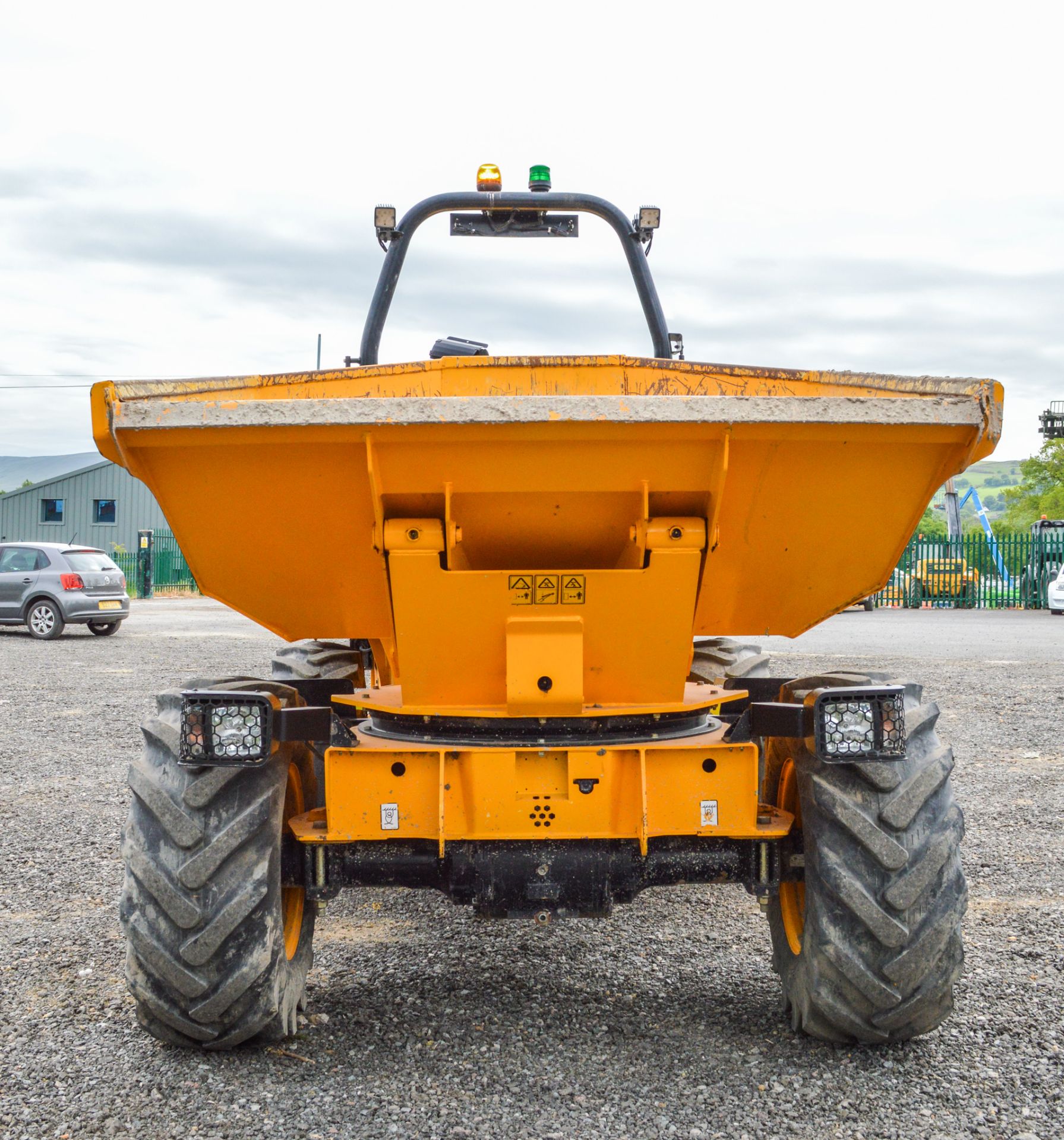 JCB 6 T-1 6 tonne swivel skip dumper Year: 2019 S/N: 2915349 Recorded Hours: 431 c/w: front facing - Image 5 of 19