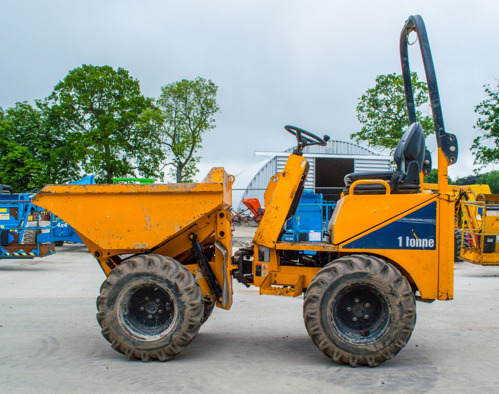 Thwaites 1 tonne hi - tip dumper  Year: 2016  S/N: 5598 Recorded Hours: 1330  DPR 113 - Image 8 of 14