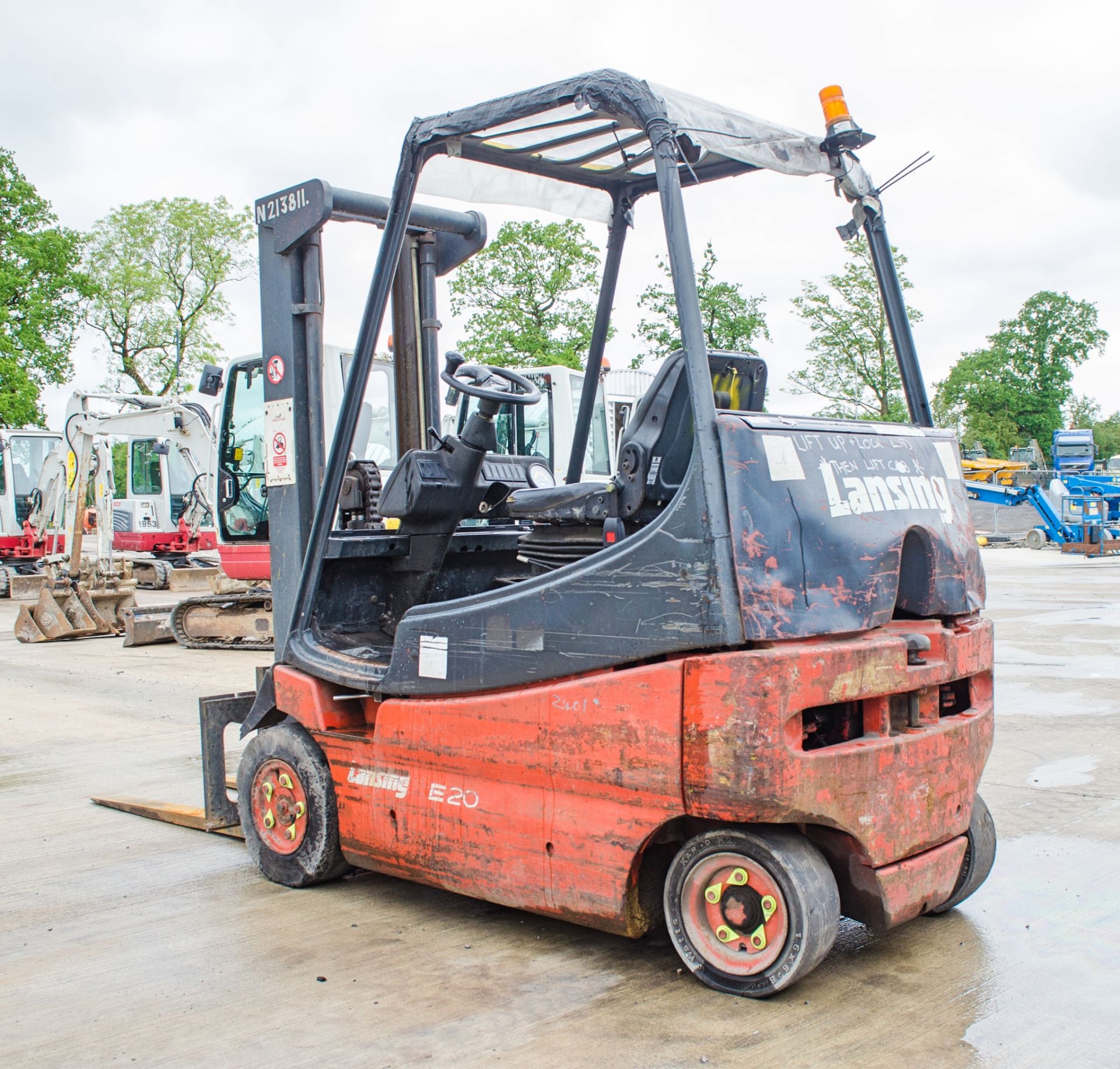 Lansing Linde E20 2 tonne battery electric fork lift truck Year: 1995 S/N: 1011720 Recorded Hours: - Image 4 of 14