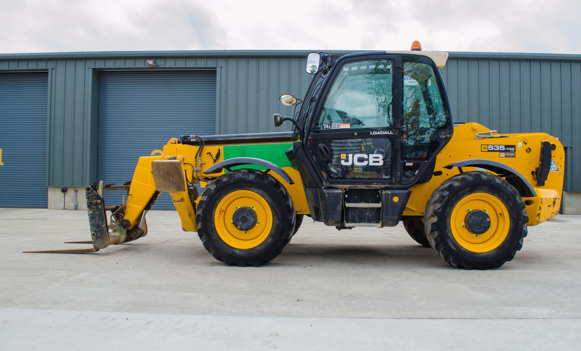 JCB 535 - 140 14 metre telescopic handler  Year: 2014 S/N: 2340370  Recorded Hours: 5134 c/w air con - Image 8 of 21