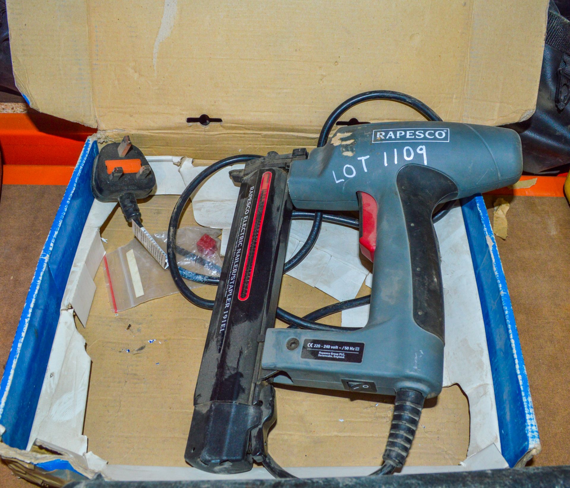 Rapesco 240v electric nailer 04060040