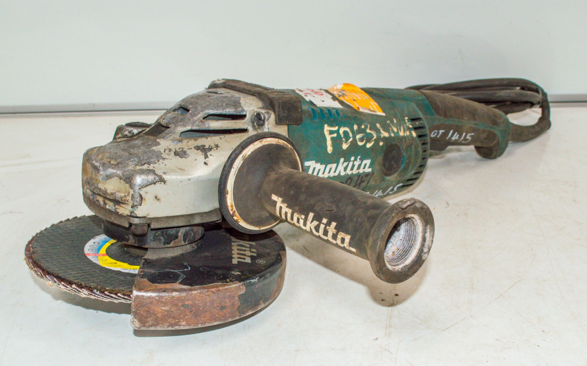 Makita GA7020 110v 180mm angle grinder 1712-0241