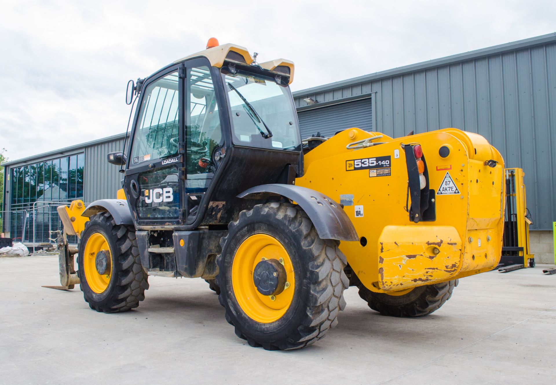 JCB 535 - 140 14 metre telescopic handler  Year: 2014 S/N: 2340370  Recorded Hours: 5134 c/w air con - Image 4 of 21