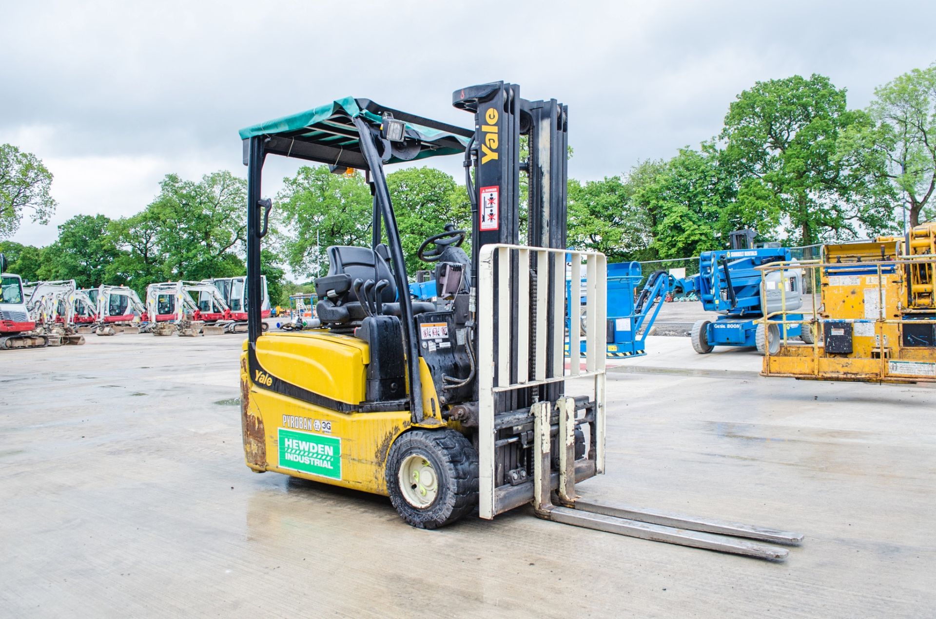 Yale ERP 18VT battery electric fork lift truck Year: 2013 S/N: 5445L Recorded Hours: c/w charger & - Image 2 of 16