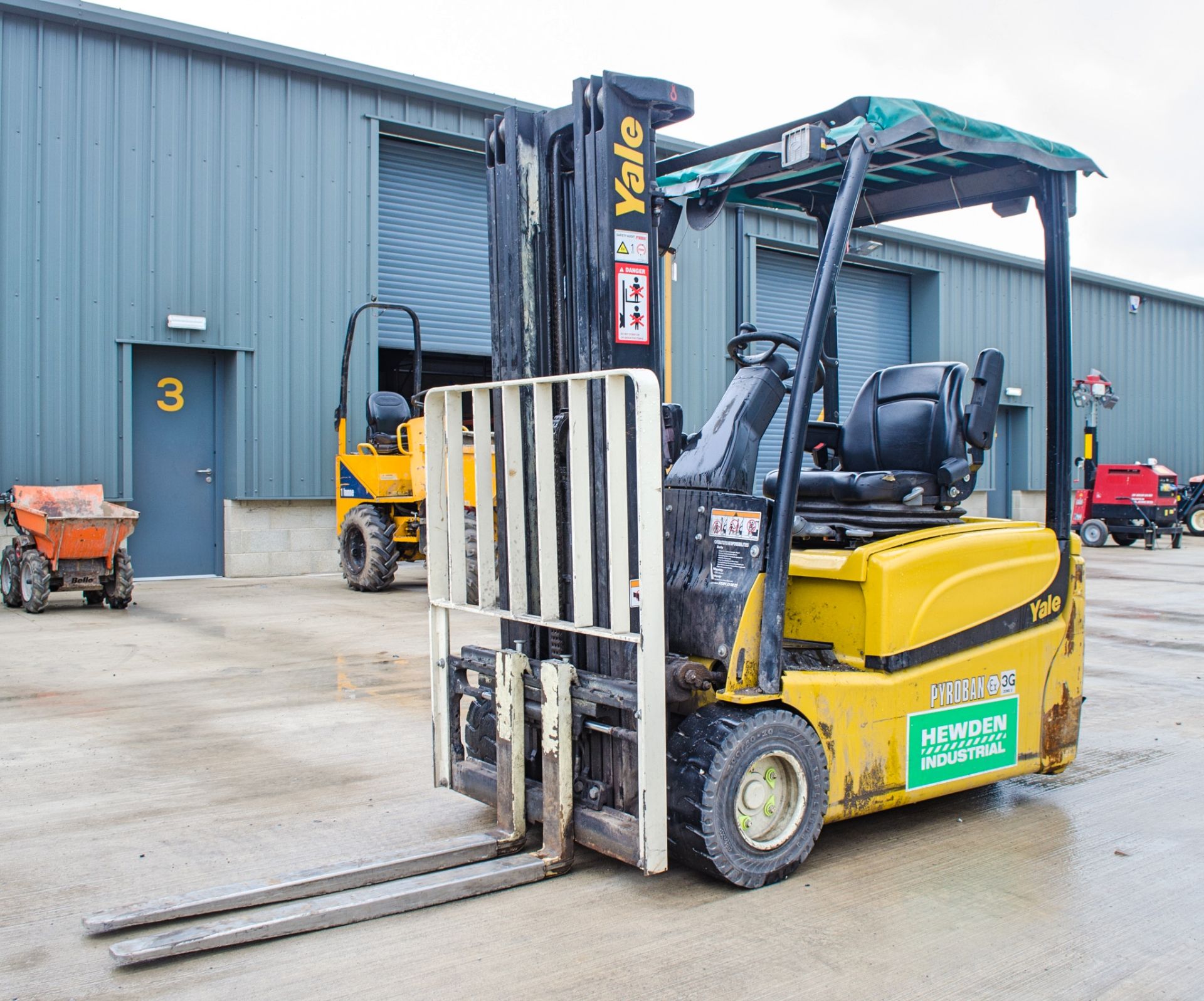 Yale ERP 18VT battery electric fork lift truck Year: 2013 S/N: 5445L Recorded Hours: c/w charger &