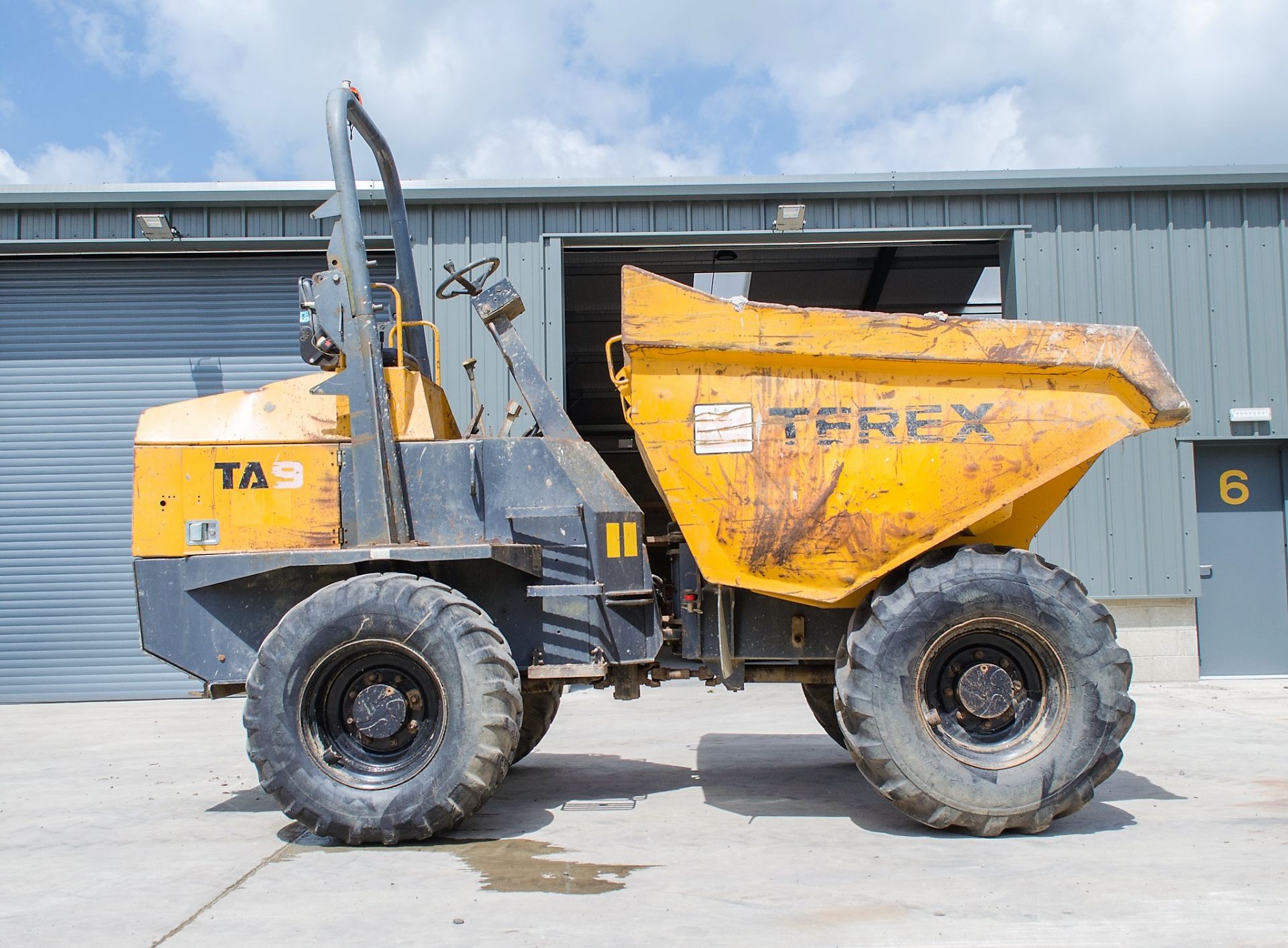 Terex TA9 9 tonne straight skip dumper Year: 2011 S/N: EB6MV2593 Recorded Hours: 3342 D1442 - Image 8 of 22