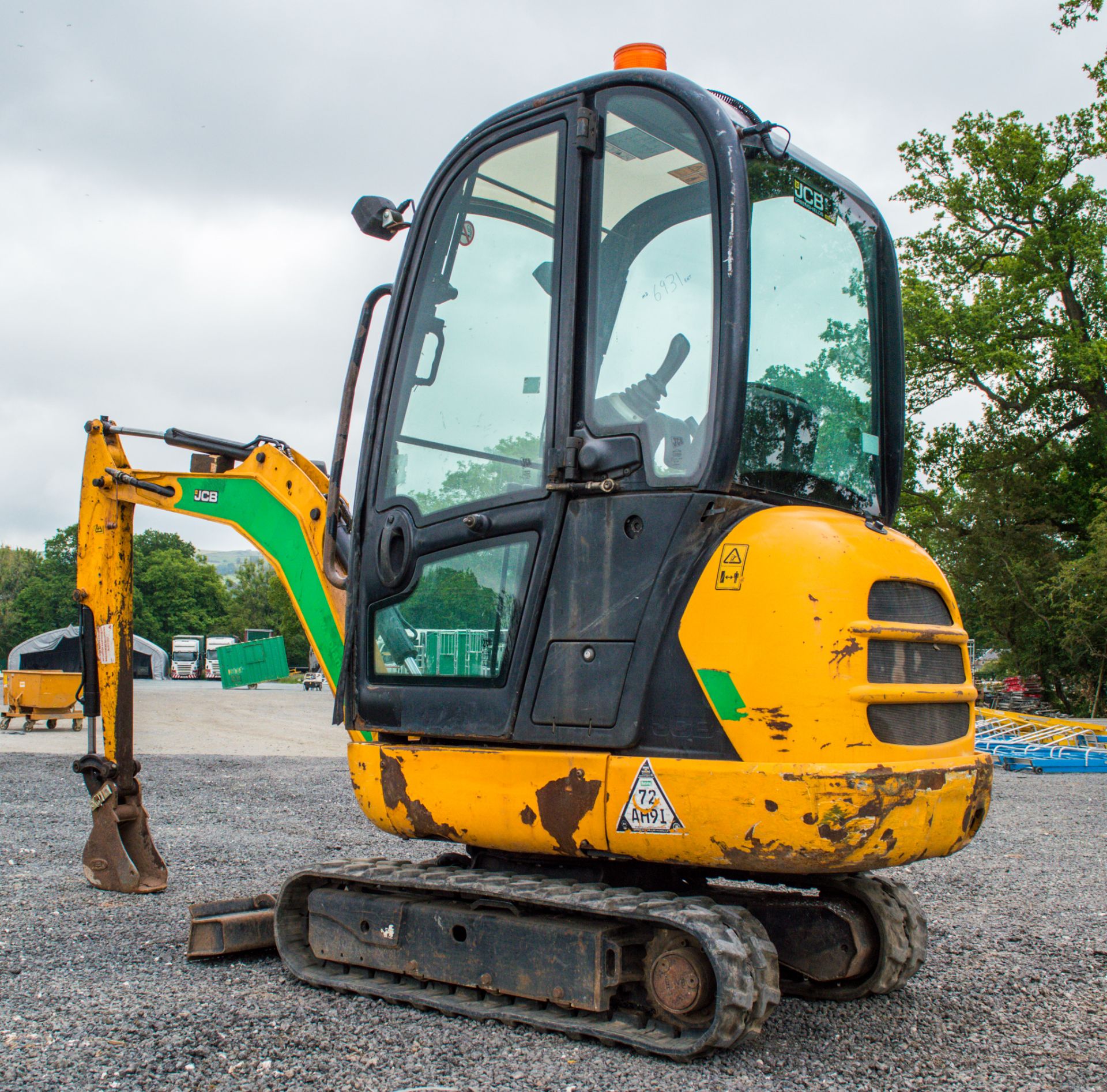 JCB 8016 1.6 tonne rubber tracked mini excavator Year: 2013 S/N: 2071396 Recorded Hours: 2331 blade, - Image 4 of 16