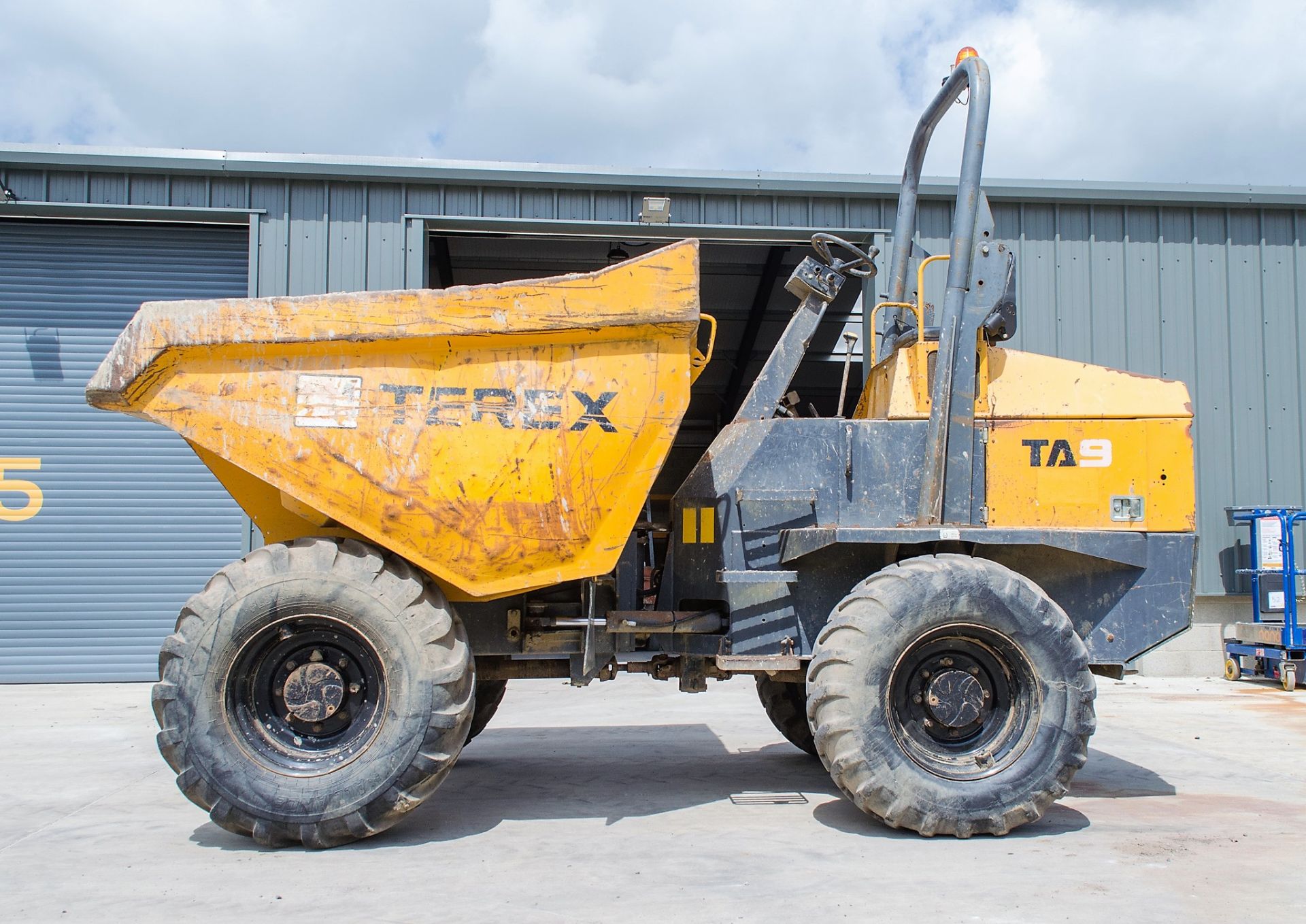 Terex TA9 9 tonne straight skip dumper Year: 2011 S/N: EB6MV2593 Recorded Hours: 3342 D1442 - Image 7 of 22