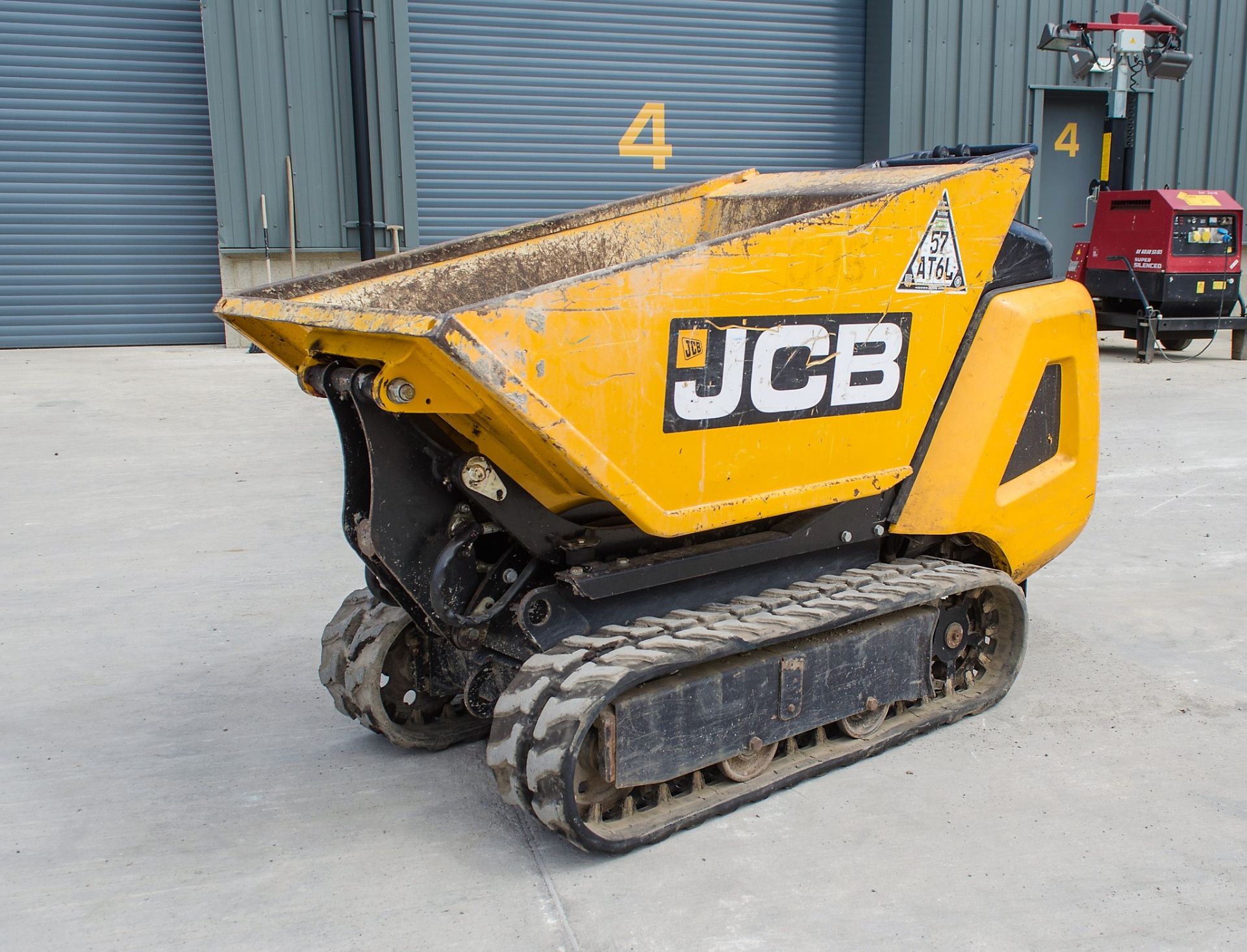 JCB HTD05 Dumpster 500 kg diesl driven hi tip rubber tracked walk behind dumper Year: 2018 S/N: